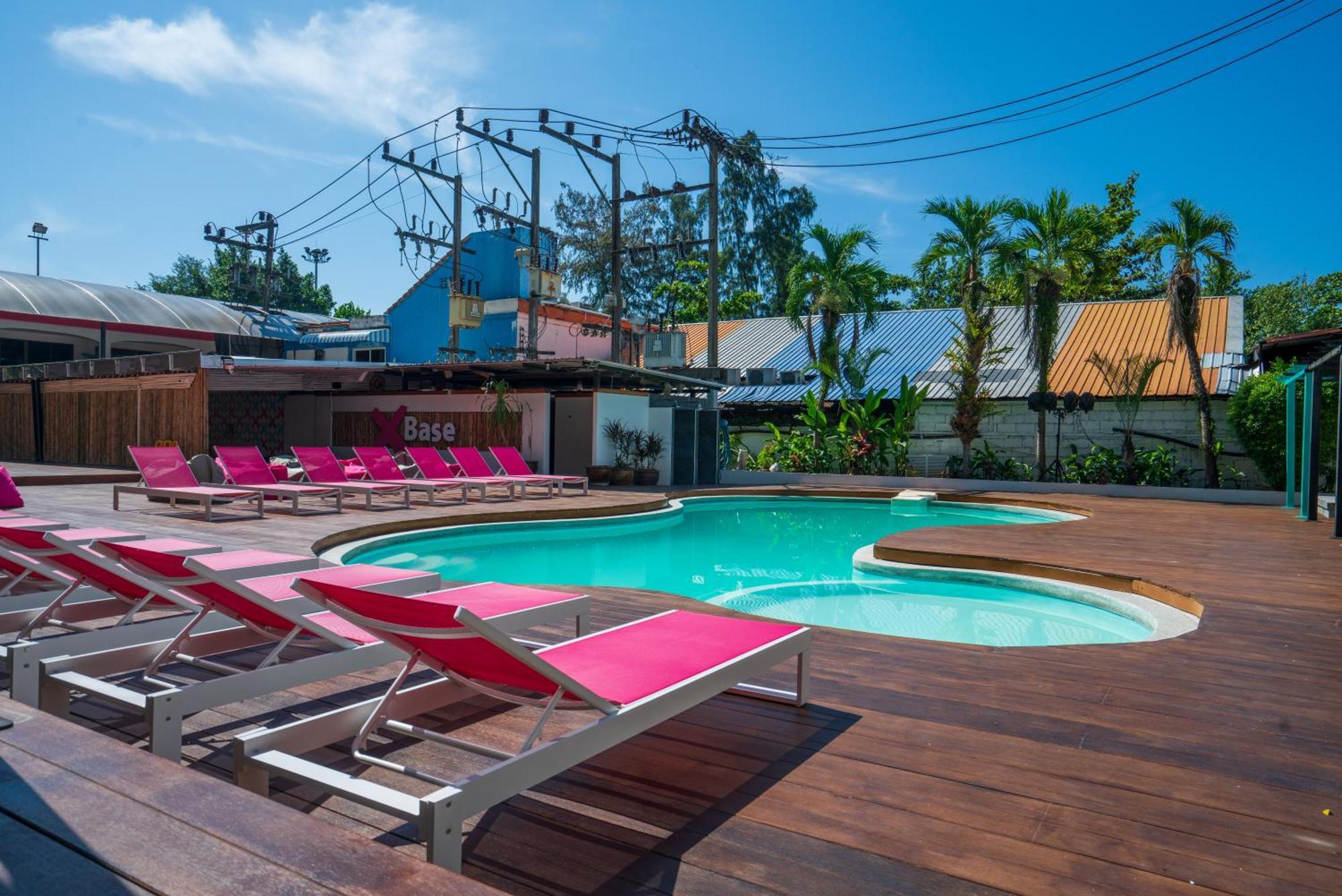 Base Ao Nang Beachfront Hostel Exterior photo